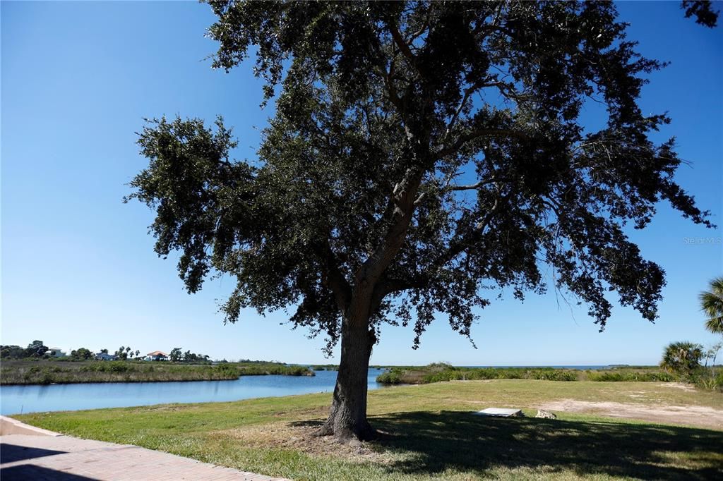 На продажу: $2,400,000 (2 спален, 2 ванн, 2212 Квадратных фут)