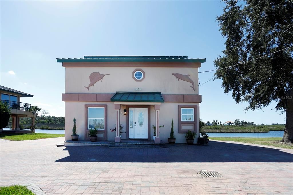 На продажу: $2,400,000 (2 спален, 2 ванн, 2212 Квадратных фут)