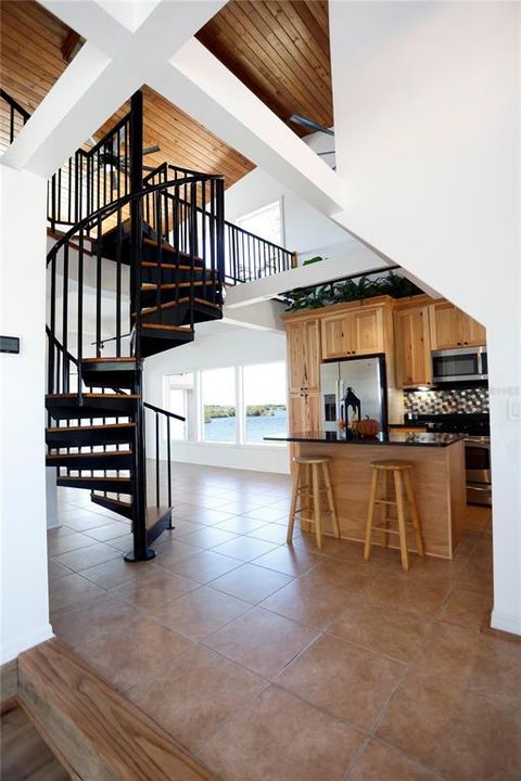 На продажу: $2,400,000 (2 спален, 2 ванн, 2212 Квадратных фут)