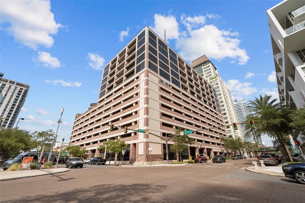 Active With Contract: $945,000 (2 beds, 2 baths, 1608 Square Feet)