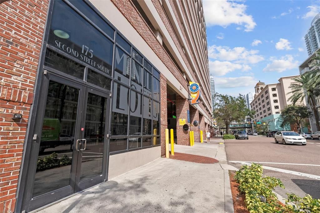 Active With Contract: $945,000 (2 beds, 2 baths, 1608 Square Feet)