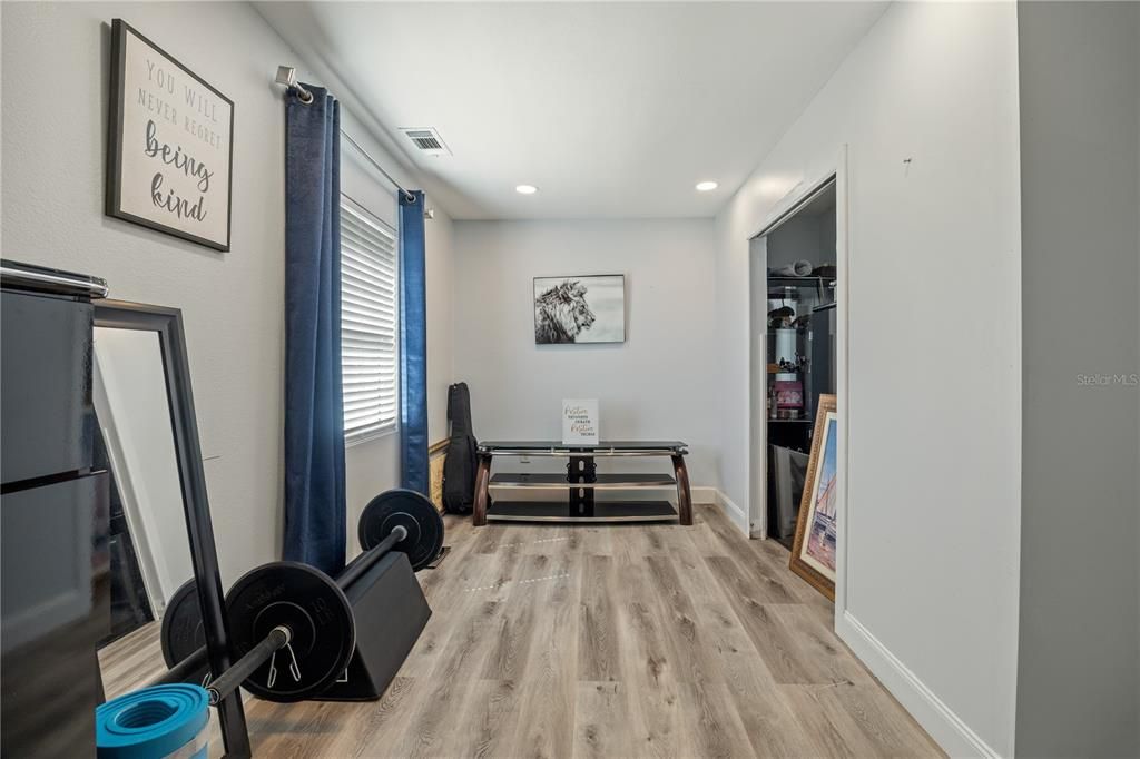 На продажу: $324,900 (2 спален, 1 ванн, 1180 Квадратных фут)