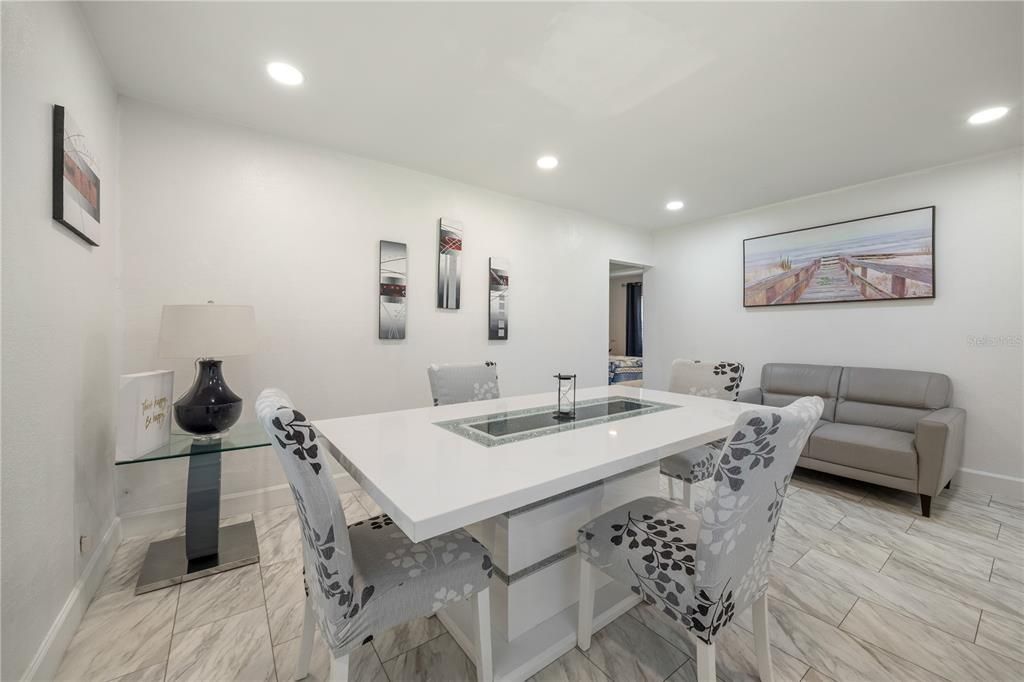 На продажу: $324,900 (2 спален, 1 ванн, 1180 Квадратных фут)