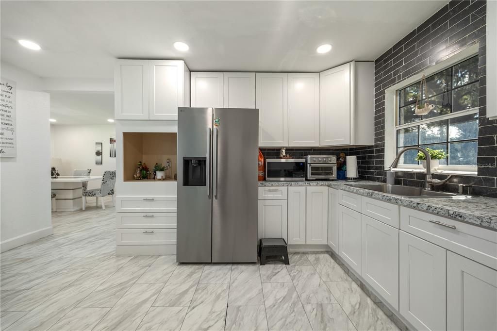 На продажу: $324,900 (2 спален, 1 ванн, 1180 Квадратных фут)