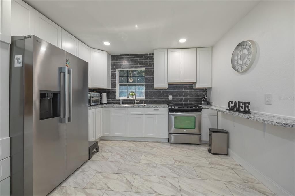 На продажу: $324,900 (2 спален, 1 ванн, 1180 Квадратных фут)