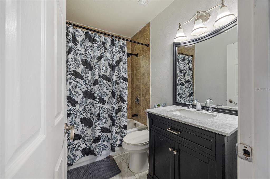 На продажу: $324,900 (2 спален, 1 ванн, 1180 Квадратных фут)