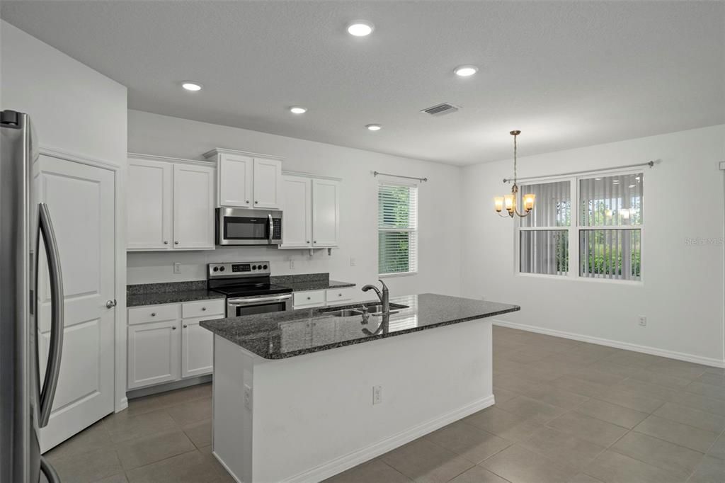 待售: $319,000 (3 贝兹, 2 浴室, 1649 平方英尺)