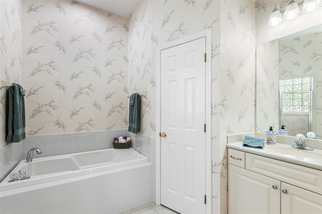 For Sale: $400,000 (4 beds, 2 baths, 2142 Square Feet)