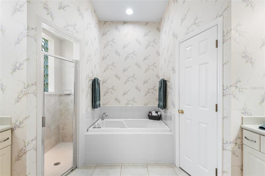 For Sale: $400,000 (4 beds, 2 baths, 2142 Square Feet)