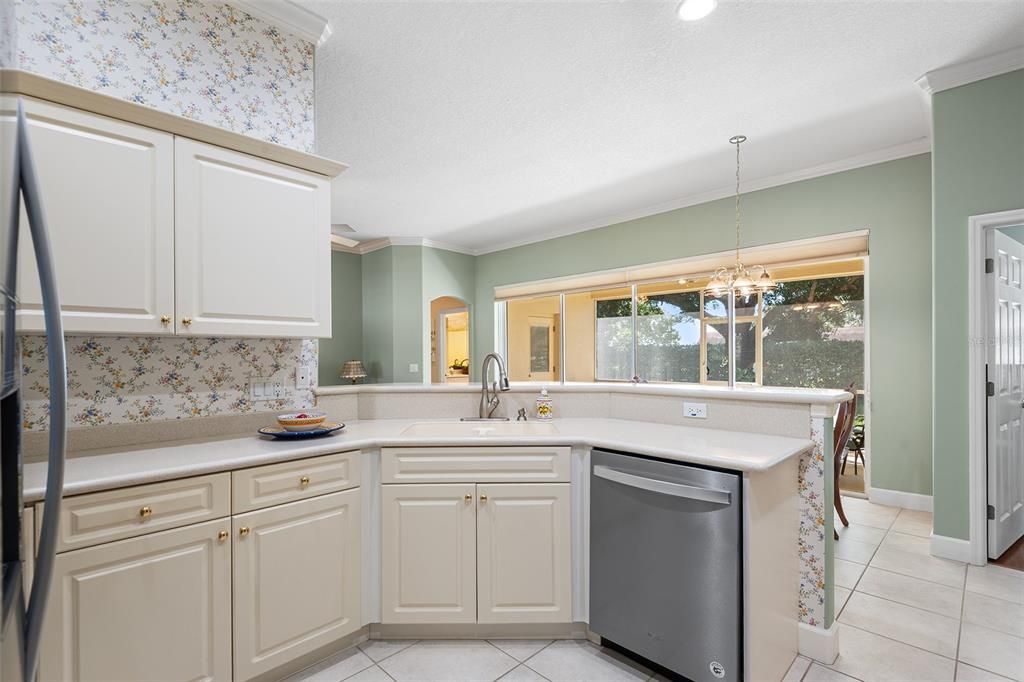 For Sale: $400,000 (4 beds, 2 baths, 2142 Square Feet)