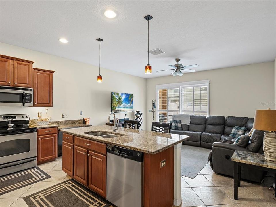 En Venta: $325,000 (3 camas, 2 baños, 2010 Pies cuadrados)