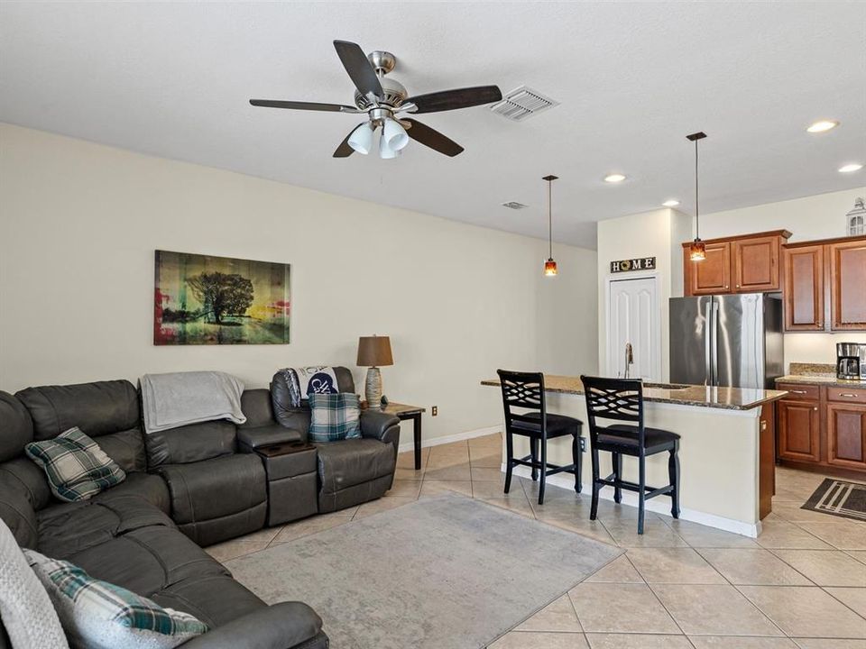 En Venta: $325,000 (3 camas, 2 baños, 2010 Pies cuadrados)