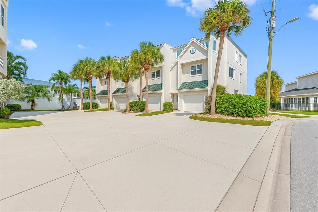 For Sale: $1,574,000 (4 beds, 3 baths, 2713 Square Feet)