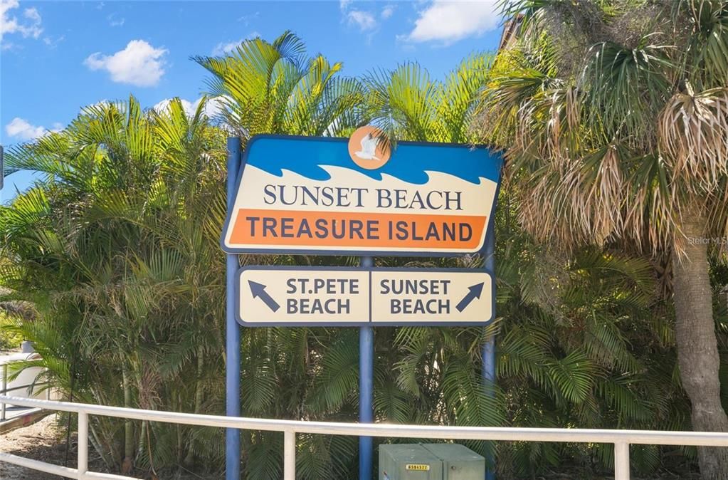 For Sale: $1,574,000 (4 beds, 3 baths, 2713 Square Feet)