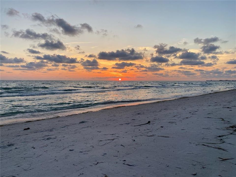 For Sale: $1,574,000 (4 beds, 3 baths, 2713 Square Feet)