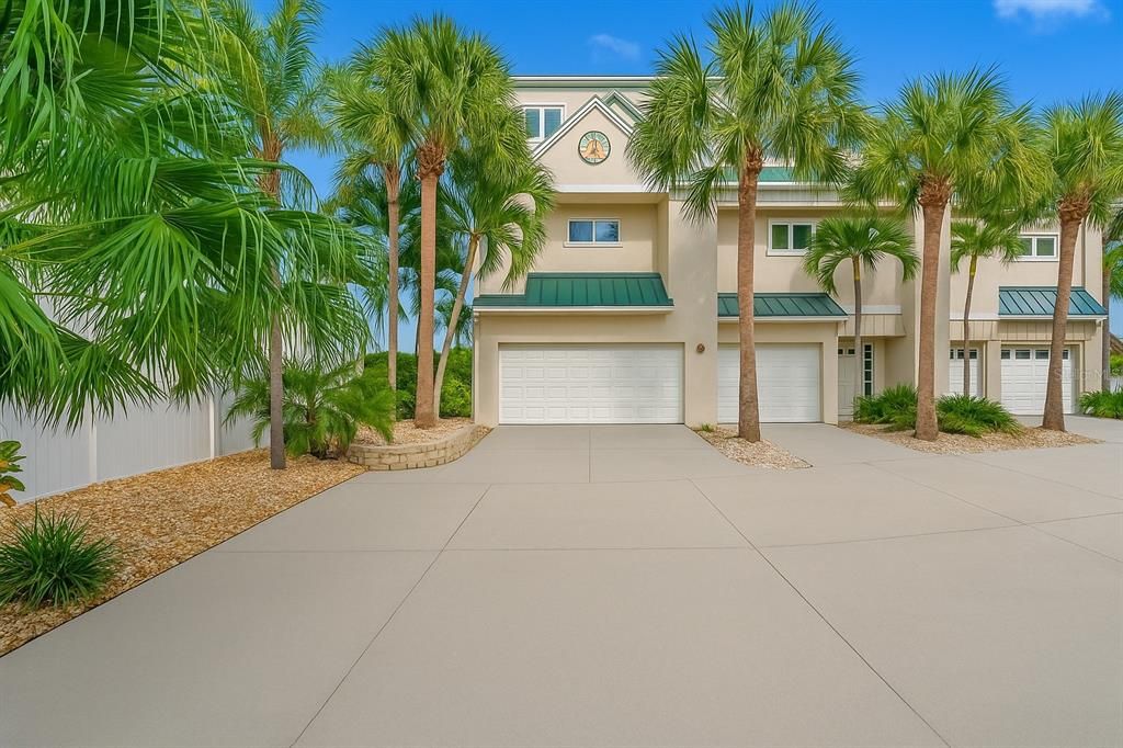 For Sale: $1,574,000 (4 beds, 3 baths, 2713 Square Feet)