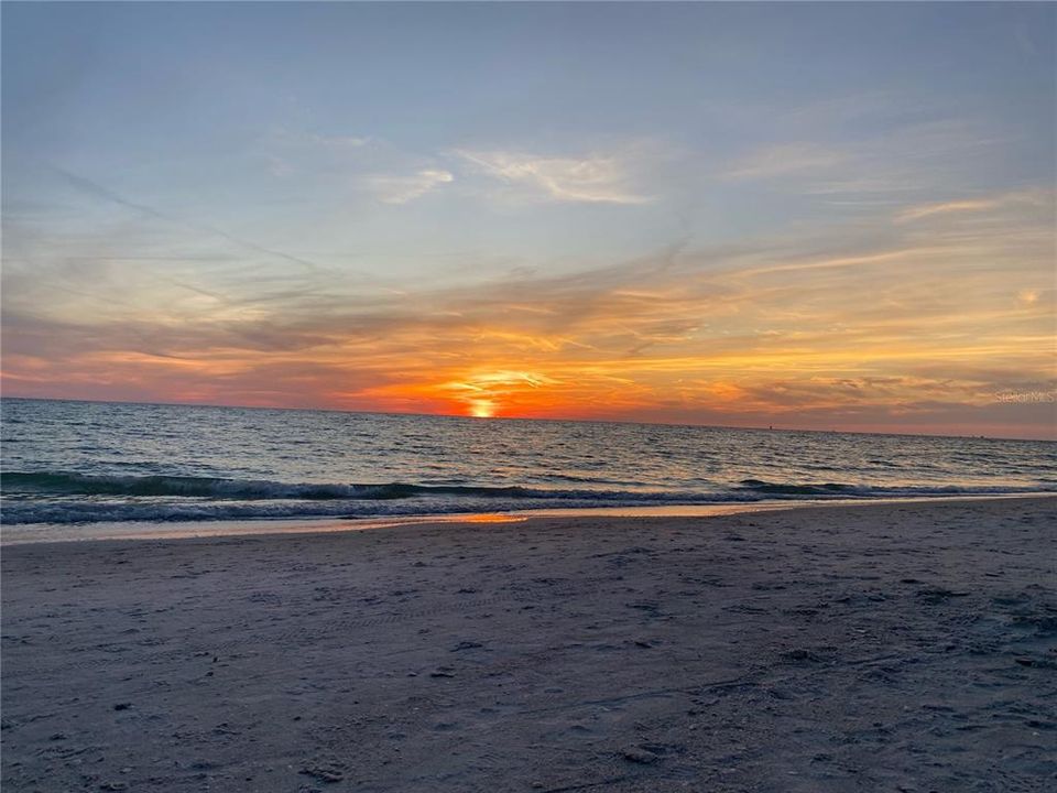 For Sale: $1,574,000 (4 beds, 3 baths, 2713 Square Feet)