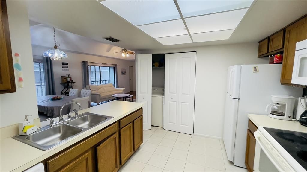 Activo con contrato: $568,500 (2 camas, 2 baños, 980 Pies cuadrados)