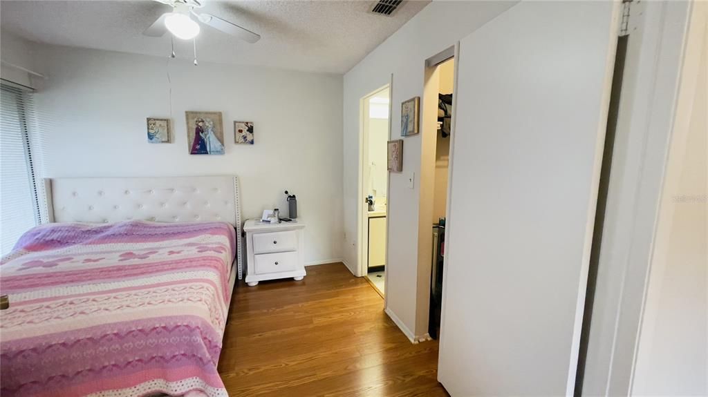 Activo con contrato: $568,500 (2 camas, 2 baños, 980 Pies cuadrados)