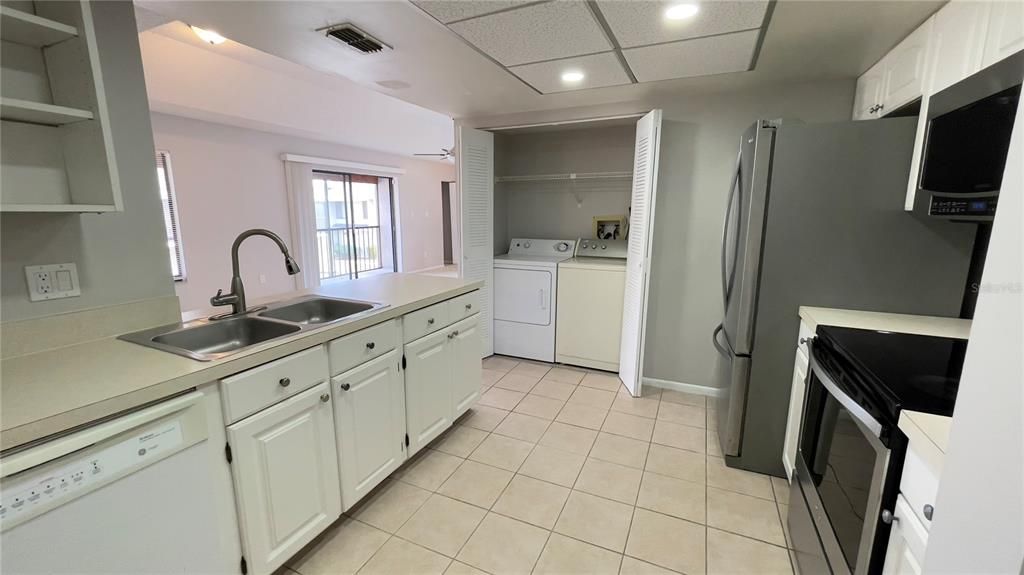 Activo con contrato: $568,500 (2 camas, 2 baños, 980 Pies cuadrados)