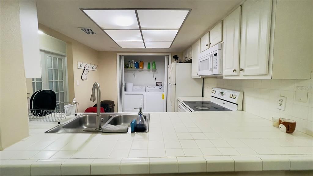 Activo con contrato: $568,500 (2 camas, 2 baños, 980 Pies cuadrados)