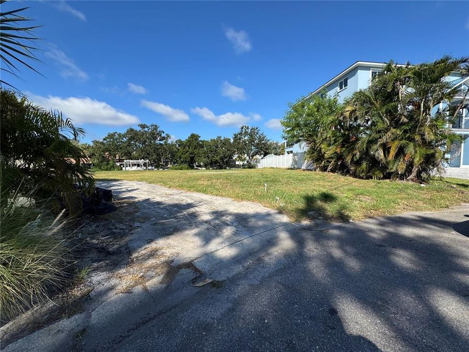 На продажу: $535,000 (0.28 acres)