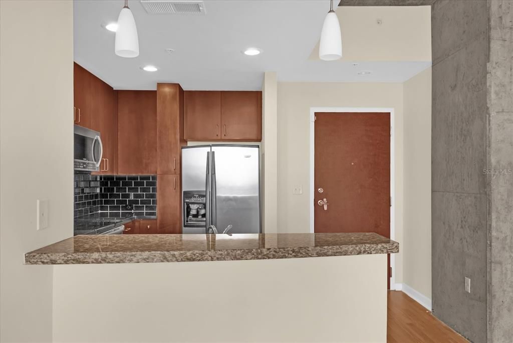 For Sale: $159,900 (1 beds, 1 baths, 772 Square Feet)