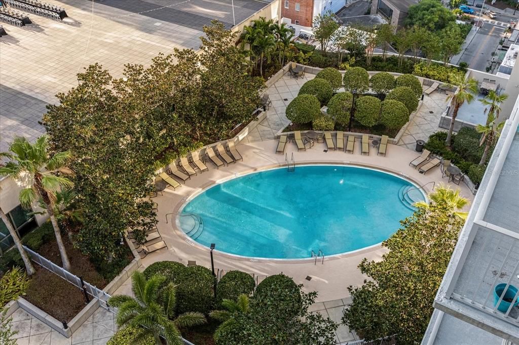 For Sale: $159,900 (1 beds, 1 baths, 772 Square Feet)