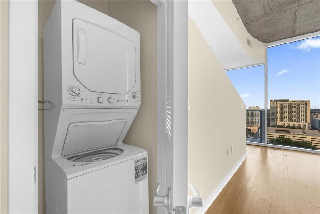 For Sale: $159,900 (1 beds, 1 baths, 772 Square Feet)