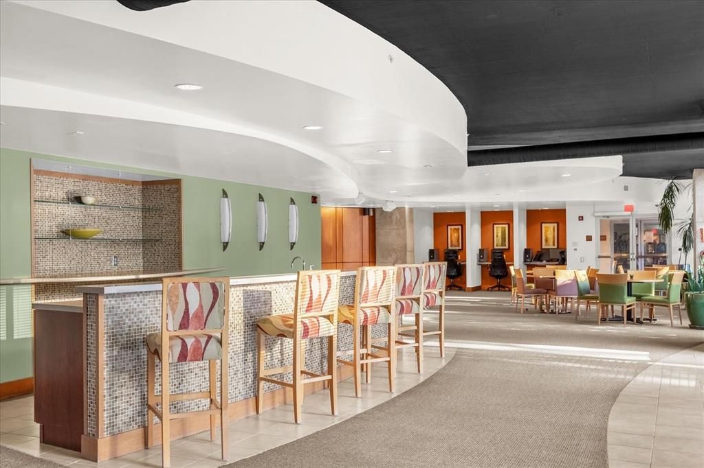 For Sale: $159,900 (1 beds, 1 baths, 772 Square Feet)