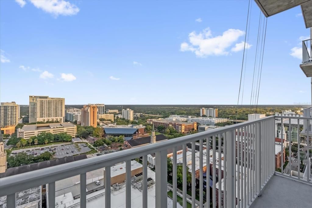 For Sale: $159,900 (1 beds, 1 baths, 772 Square Feet)