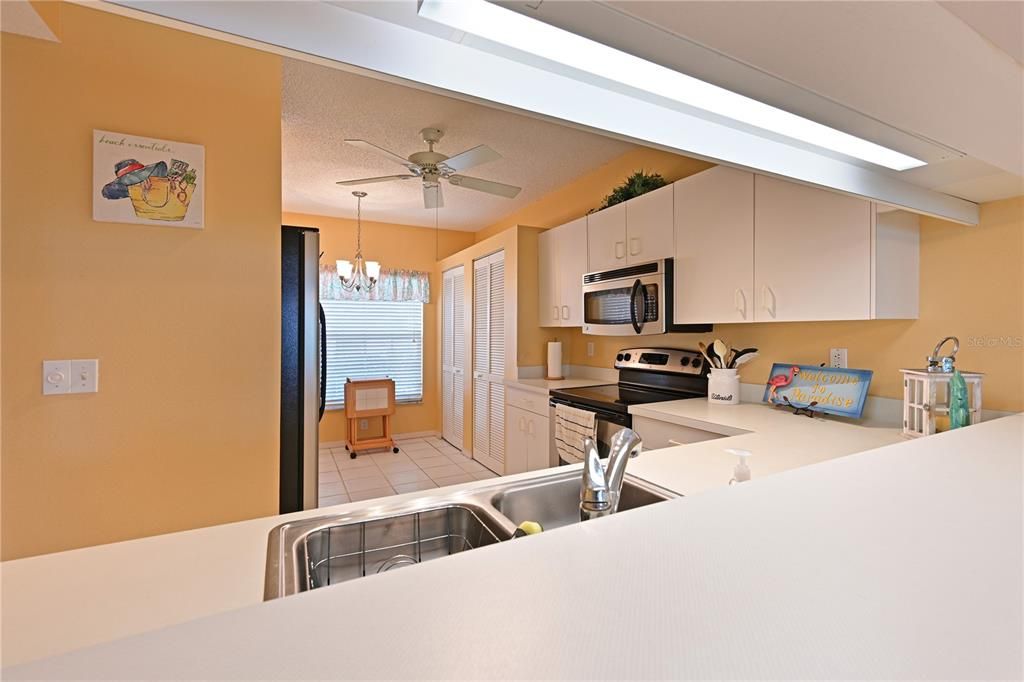 For Sale: $268,500 (2 beds, 2 baths, 1193 Square Feet)