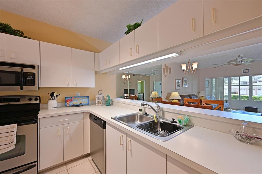 For Sale: $268,500 (2 beds, 2 baths, 1193 Square Feet)