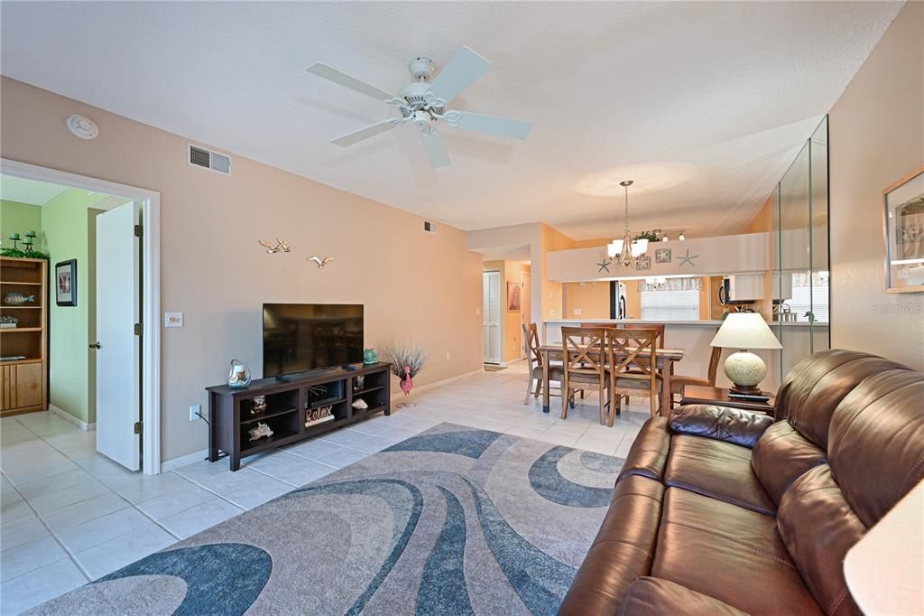 For Sale: $268,500 (2 beds, 2 baths, 1193 Square Feet)