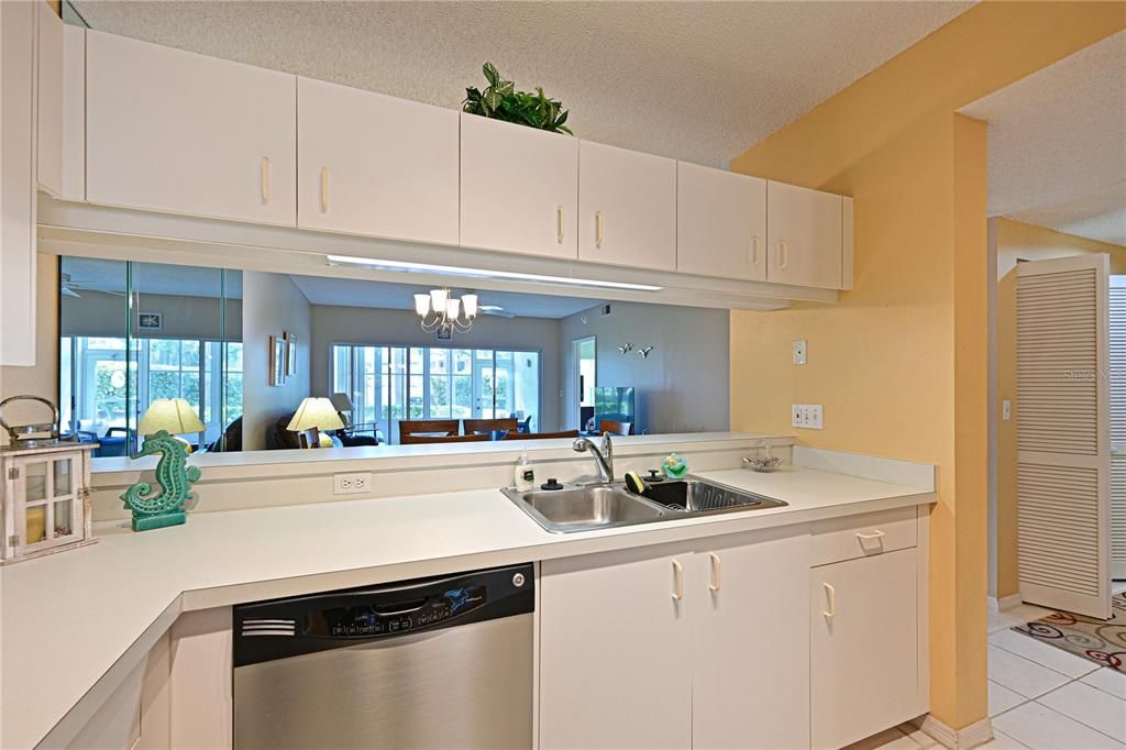 For Sale: $268,500 (2 beds, 2 baths, 1193 Square Feet)