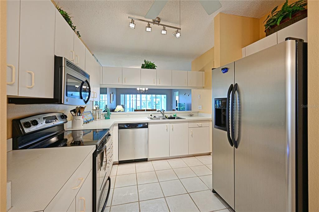 For Sale: $268,500 (2 beds, 2 baths, 1193 Square Feet)