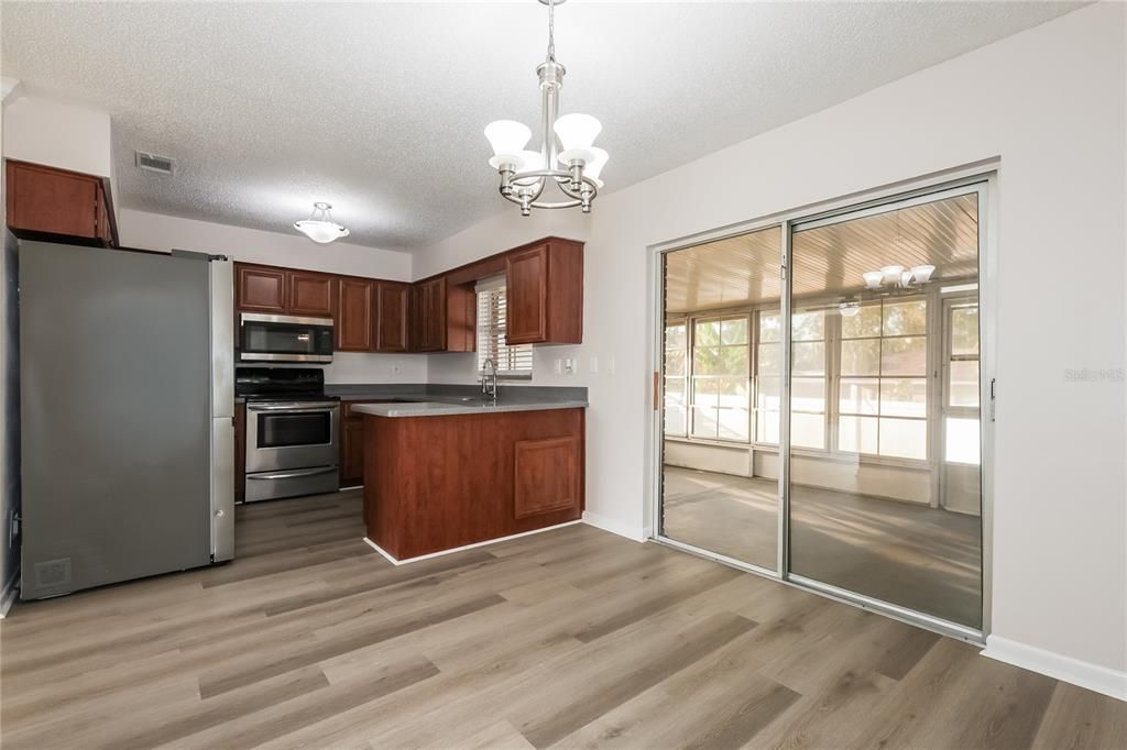 For Sale: $349,900 (3 beds, 2 baths, 1404 Square Feet)