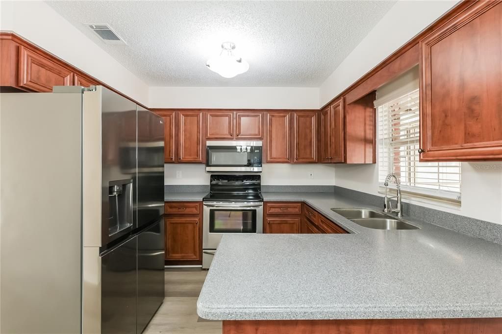 For Sale: $349,900 (3 beds, 2 baths, 1404 Square Feet)