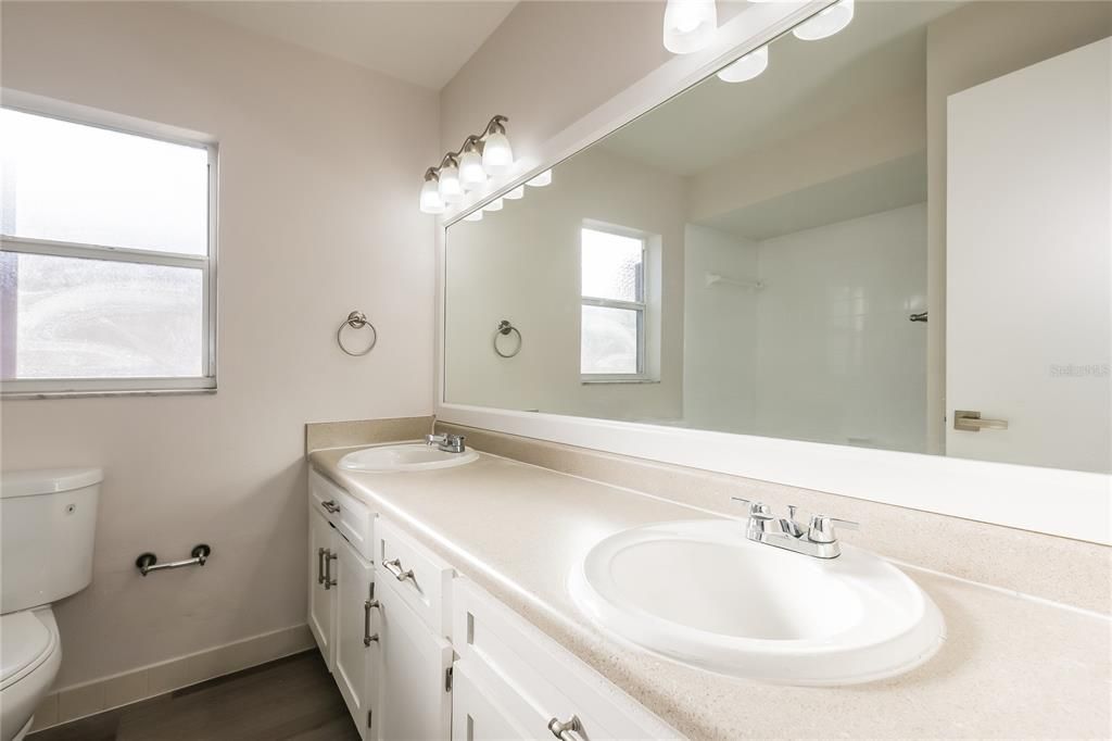For Sale: $349,900 (3 beds, 2 baths, 1404 Square Feet)