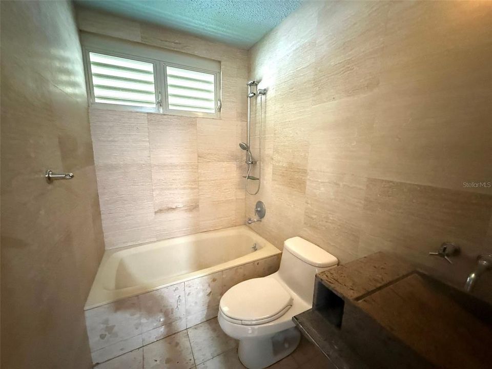 For Rent: $3,995 (4 beds, 2 baths, 2200 Square Feet)