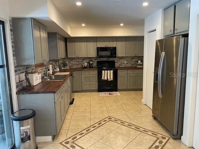 For Rent: $2,500 (2 beds, 2 baths, 1382 Square Feet)