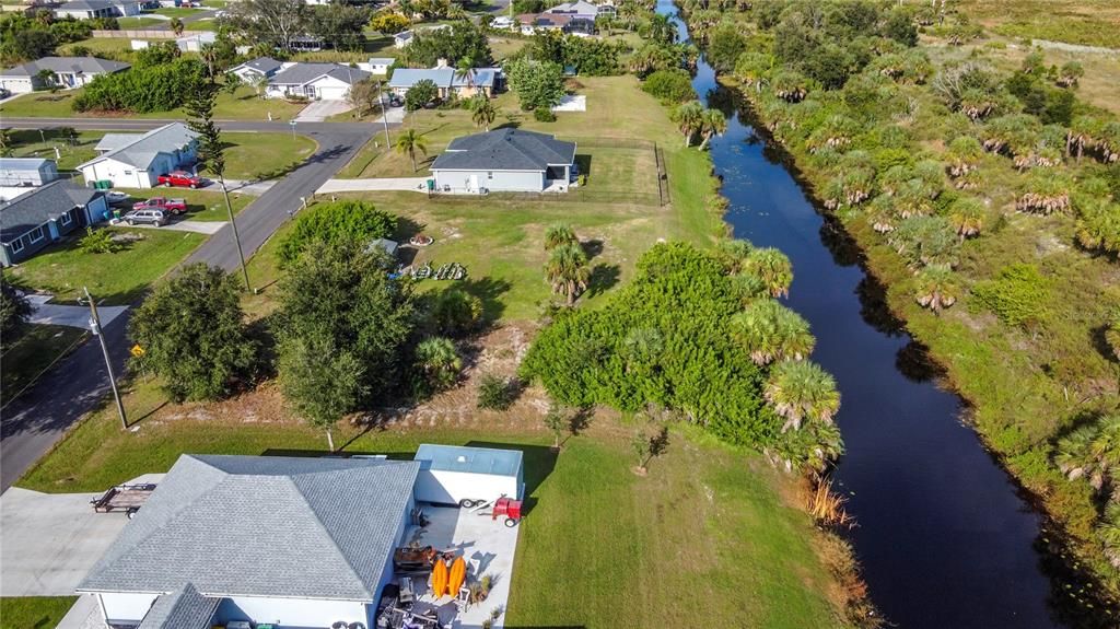 На продажу: $49,000 (0.23 acres)