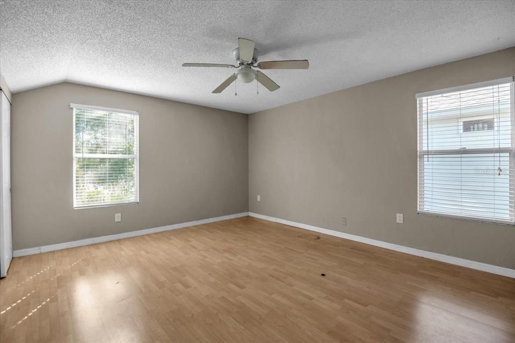 Active With Contract: $295,000 (3 beds, 2 baths, 1552 Square Feet)