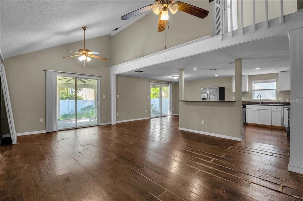 Active With Contract: $295,000 (3 beds, 2 baths, 1552 Square Feet)