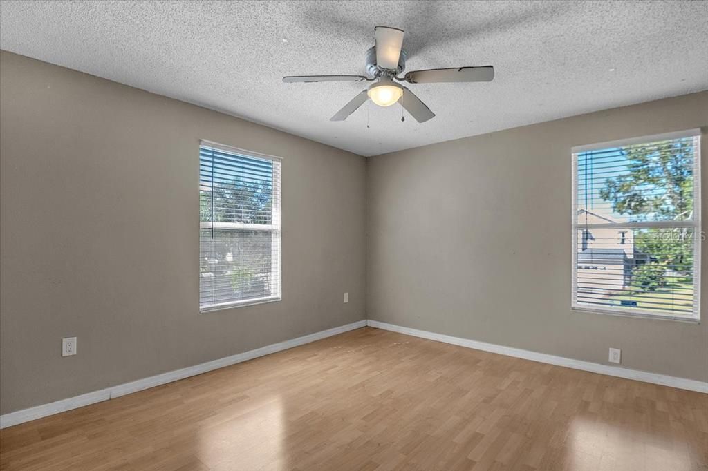 Active With Contract: $295,000 (3 beds, 2 baths, 1552 Square Feet)