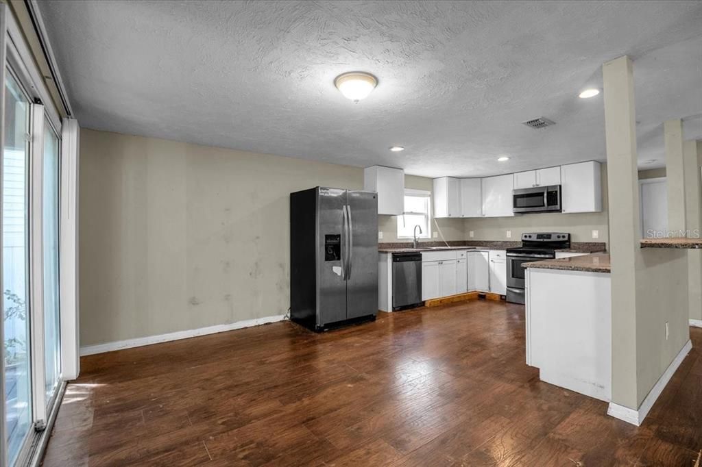 Active With Contract: $295,000 (3 beds, 2 baths, 1552 Square Feet)