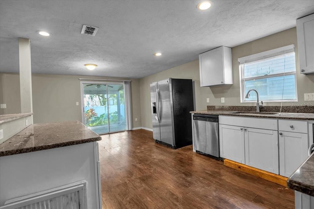 Active With Contract: $295,000 (3 beds, 2 baths, 1552 Square Feet)