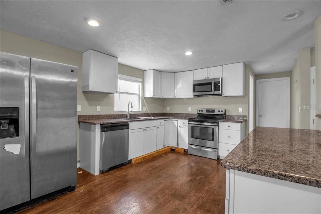 Active With Contract: $295,000 (3 beds, 2 baths, 1552 Square Feet)