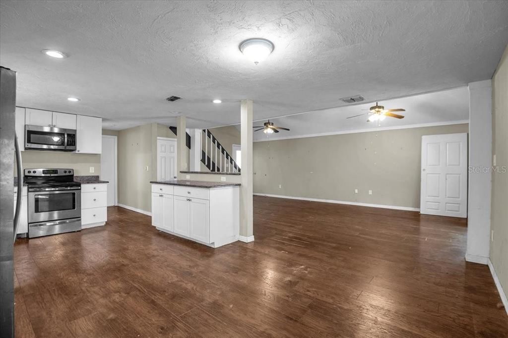 Active With Contract: $295,000 (3 beds, 2 baths, 1552 Square Feet)