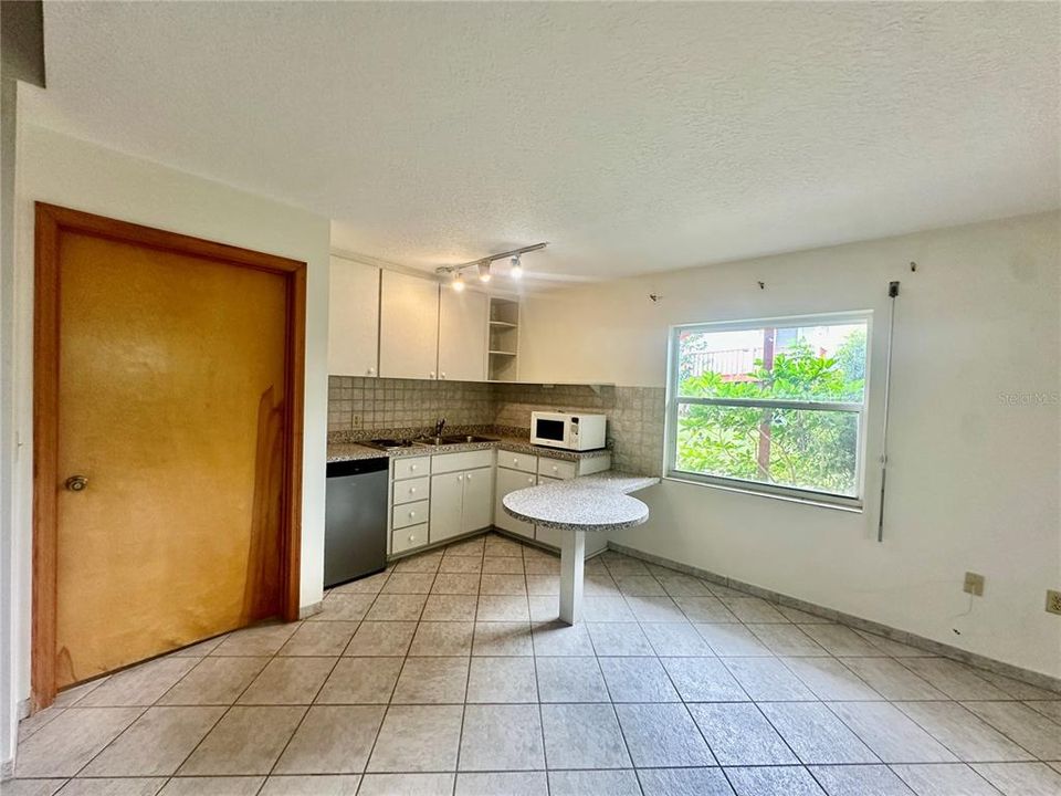 В аренду: $1,900 (3 спален, 3 ванн, 1608 Квадратных фут)